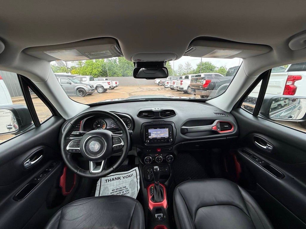 Jeep Renegade Vehicle Full-screen Gallery Image 18