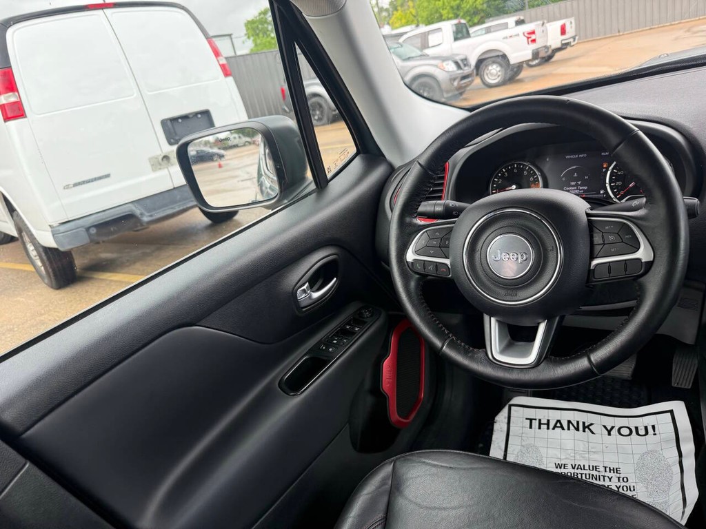 Jeep Renegade Vehicle Full-screen Gallery Image 19