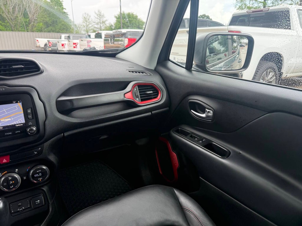 Jeep Renegade Vehicle Full-screen Gallery Image 20