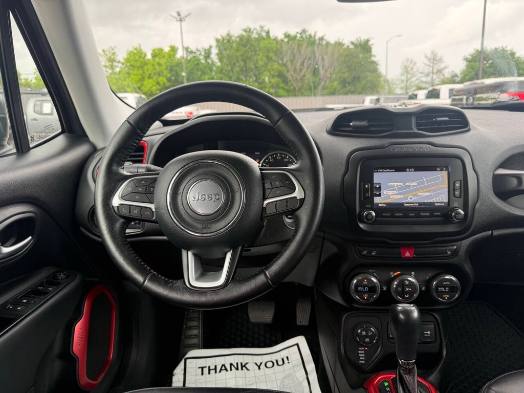 Jeep Renegade Vehicle Full-screen Gallery Image 21