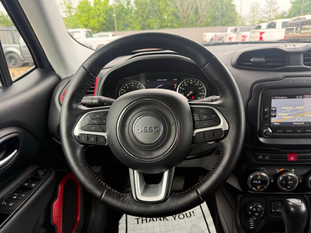 Jeep Renegade Vehicle Full-screen Gallery Image 22