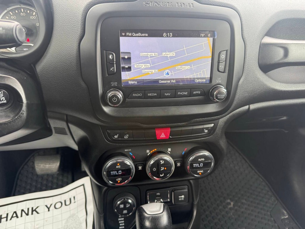 Jeep Renegade Vehicle Full-screen Gallery Image 24