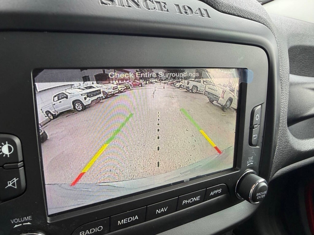 Jeep Renegade Vehicle Full-screen Gallery Image 26