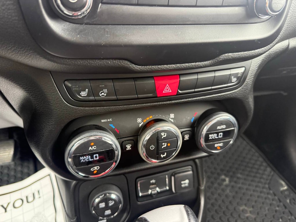 Jeep Renegade Vehicle Full-screen Gallery Image 27