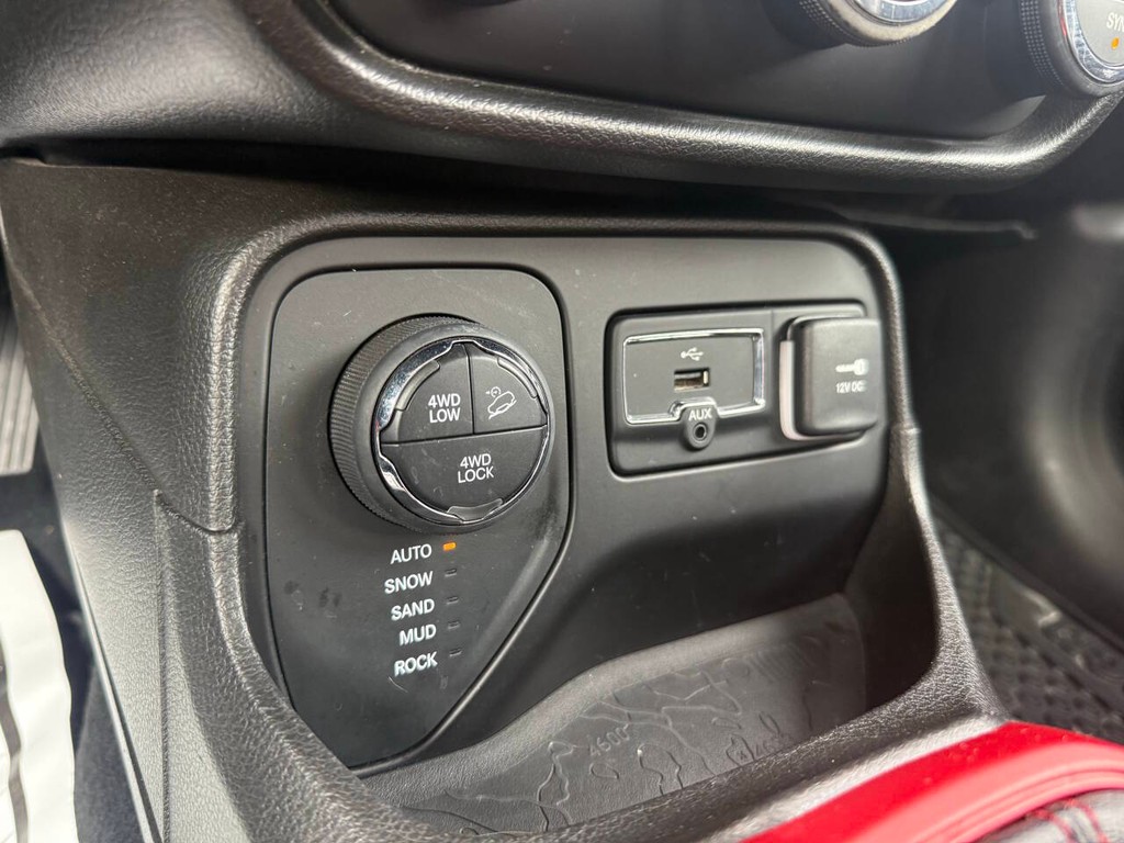 Jeep Renegade Vehicle Full-screen Gallery Image 28