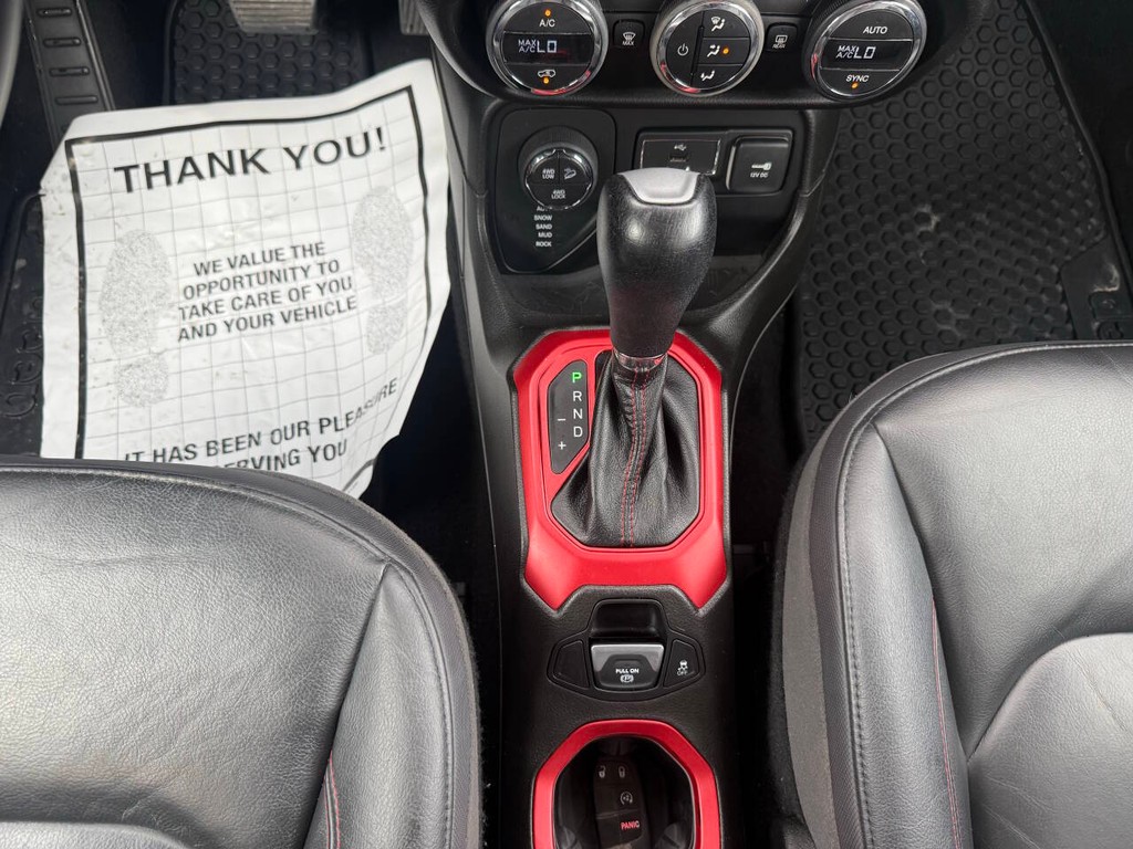 Jeep Renegade Vehicle Full-screen Gallery Image 29