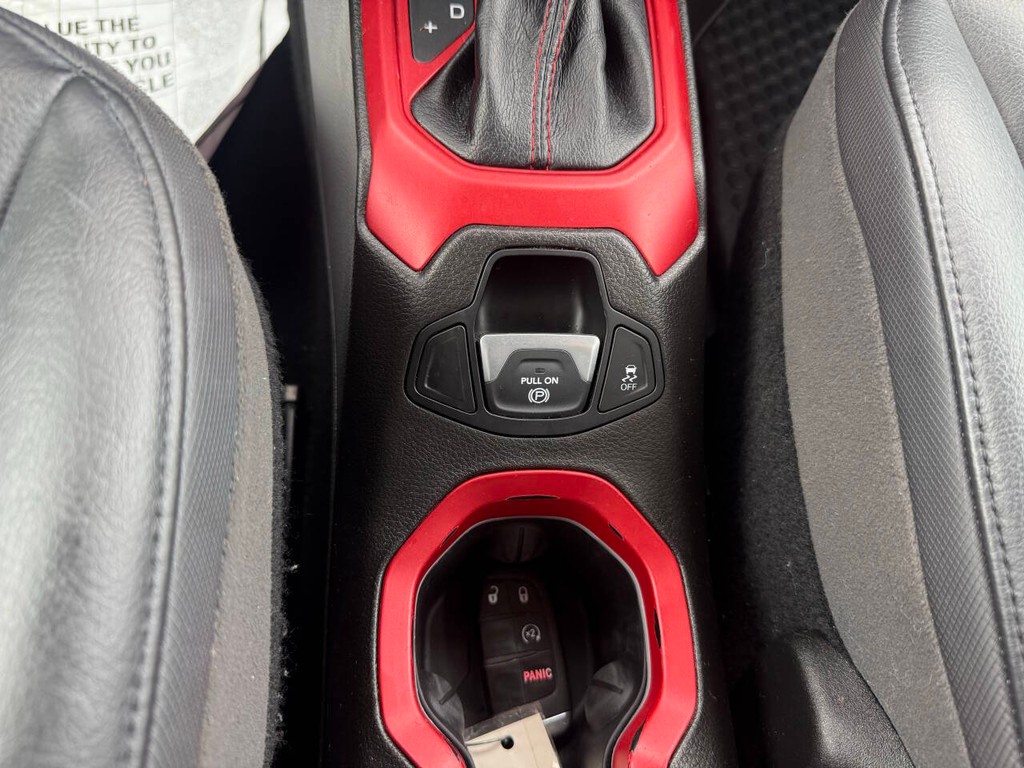 Jeep Renegade Vehicle Full-screen Gallery Image 30