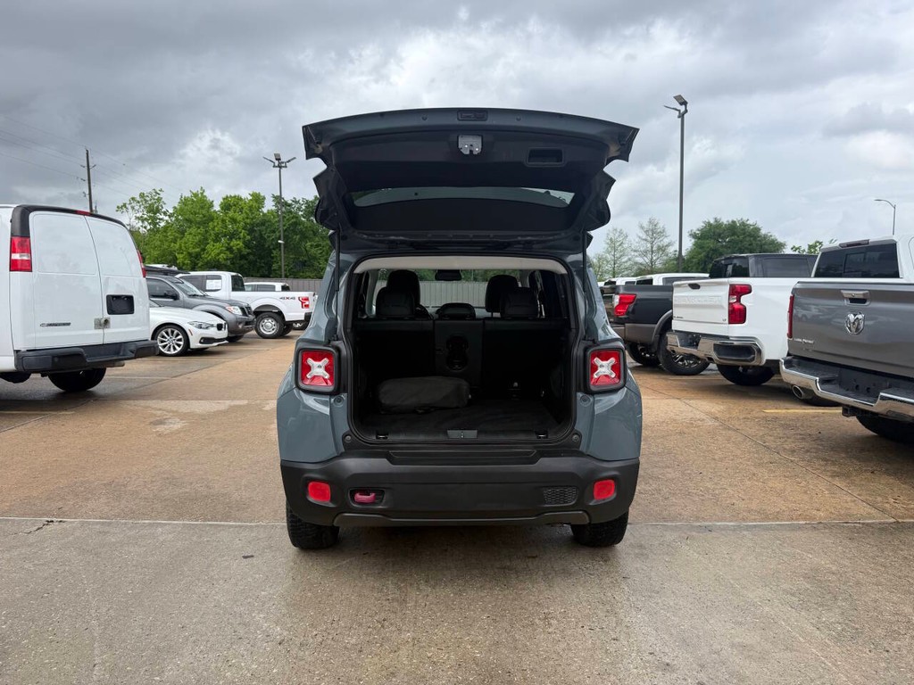 Jeep Renegade Vehicle Full-screen Gallery Image 37