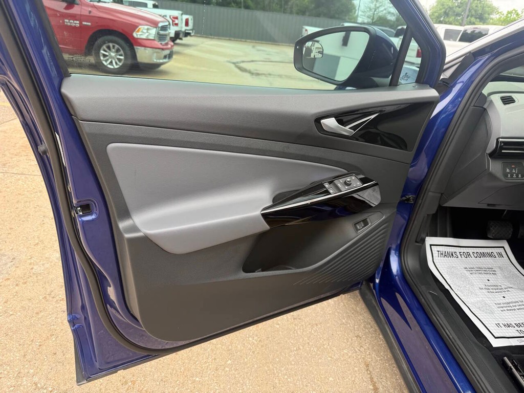 Volkswagen ID.4 Vehicle Full-screen Gallery Image 08