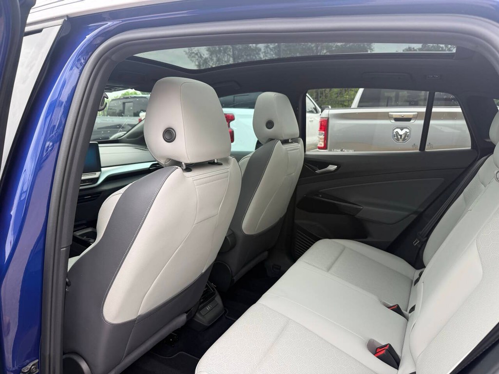 Volkswagen ID.4 Vehicle Full-screen Gallery Image 13