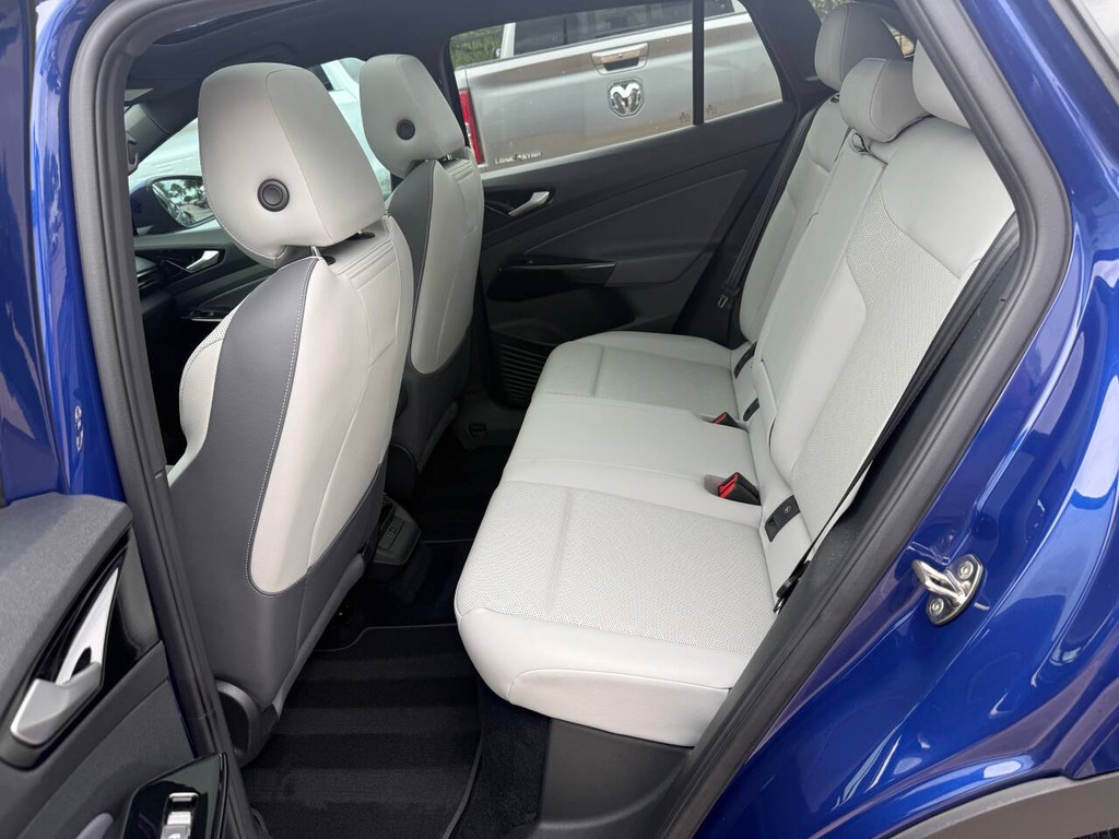 Volkswagen ID.4 Vehicle Full-screen Gallery Image 14