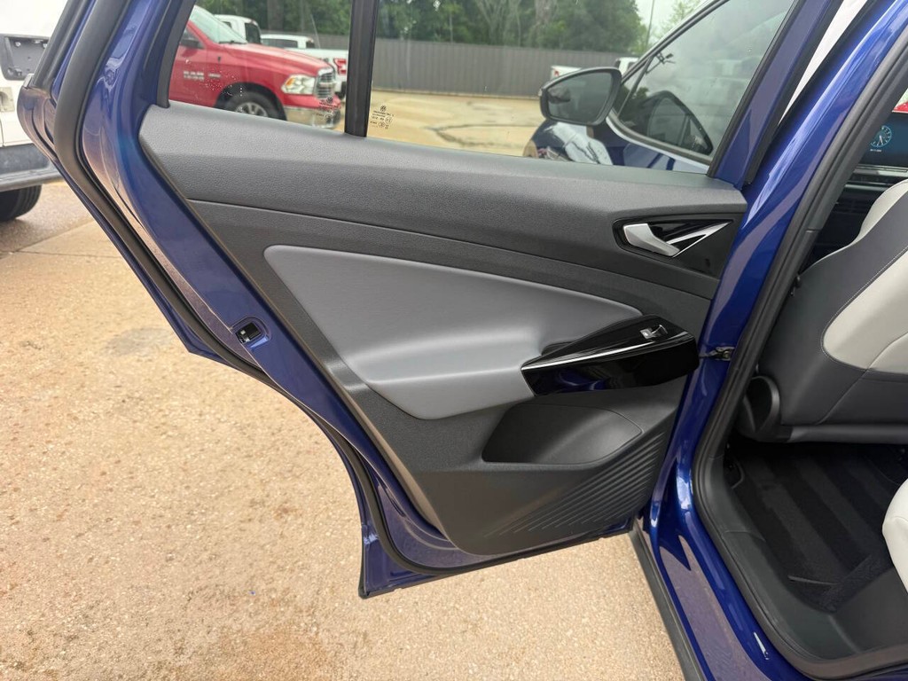 Volkswagen ID.4 Vehicle Full-screen Gallery Image 15