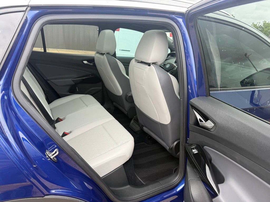 Volkswagen ID.4 Vehicle Full-screen Gallery Image 16