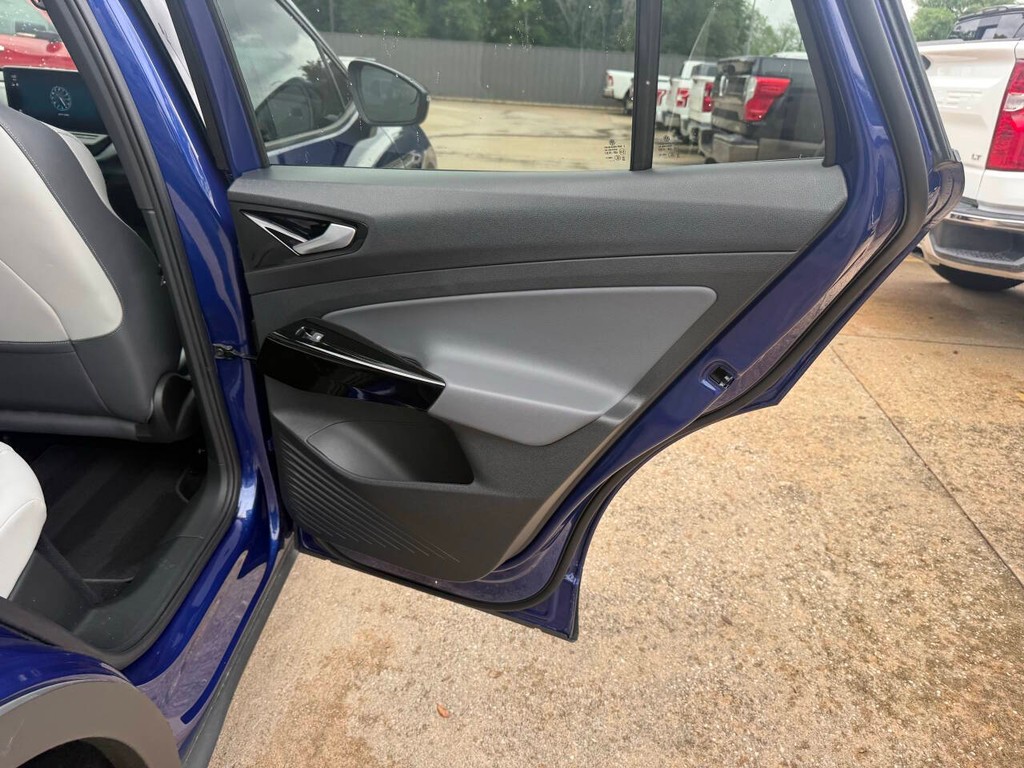 Volkswagen ID.4 Vehicle Full-screen Gallery Image 17