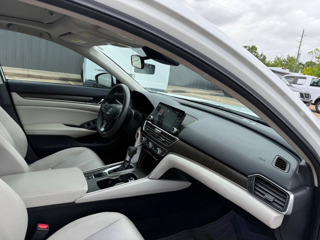 Honda Accord Sedan Vehicle Full-screen Gallery Image 09