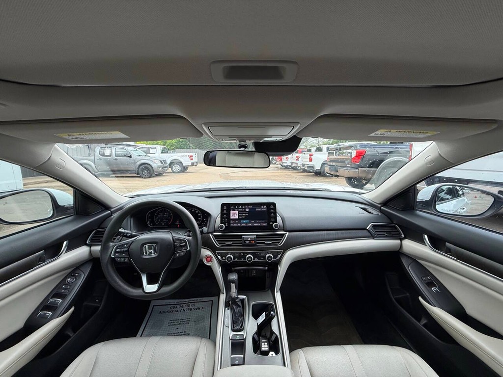 Honda Accord Sedan Vehicle Full-screen Gallery Image 18