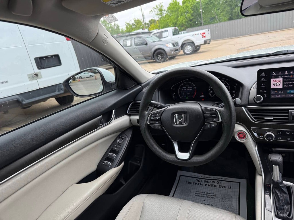 Honda Accord Sedan Vehicle Full-screen Gallery Image 19