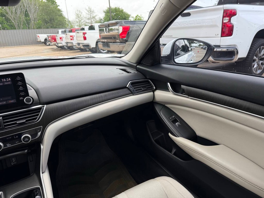 Honda Accord Sedan Vehicle Full-screen Gallery Image 20