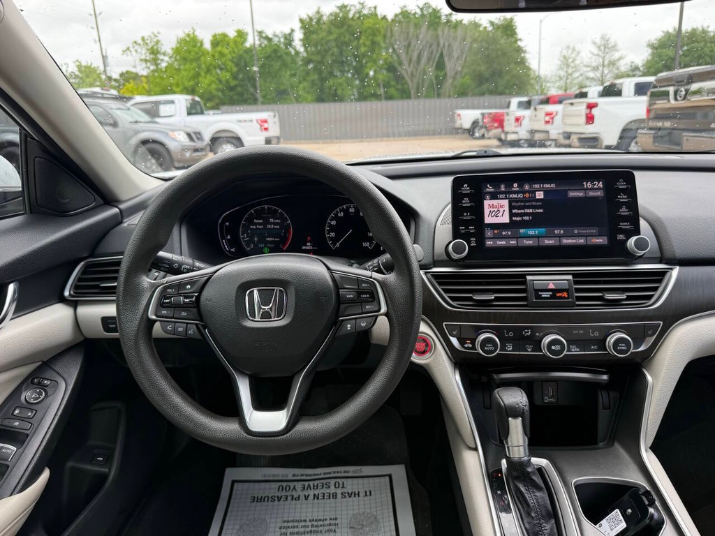 Honda Accord Sedan Vehicle Full-screen Gallery Image 21