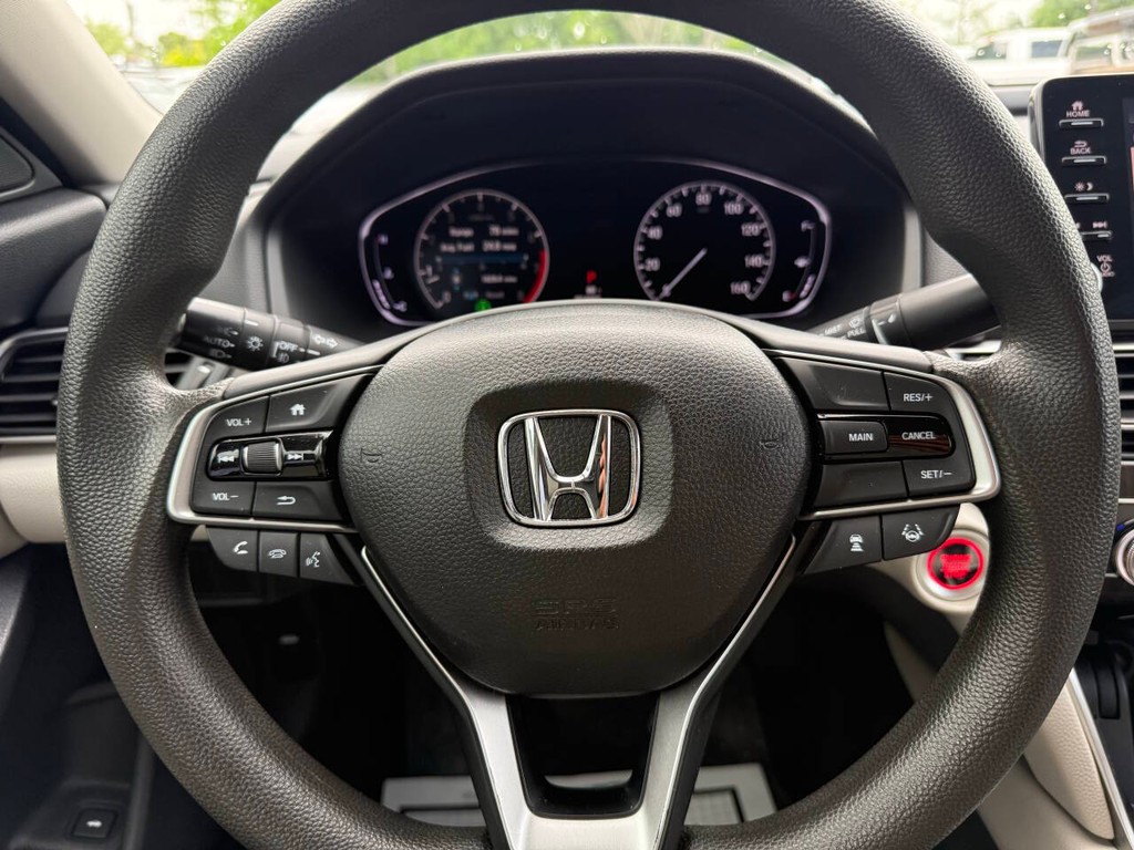 Honda Accord Sedan Vehicle Full-screen Gallery Image 23