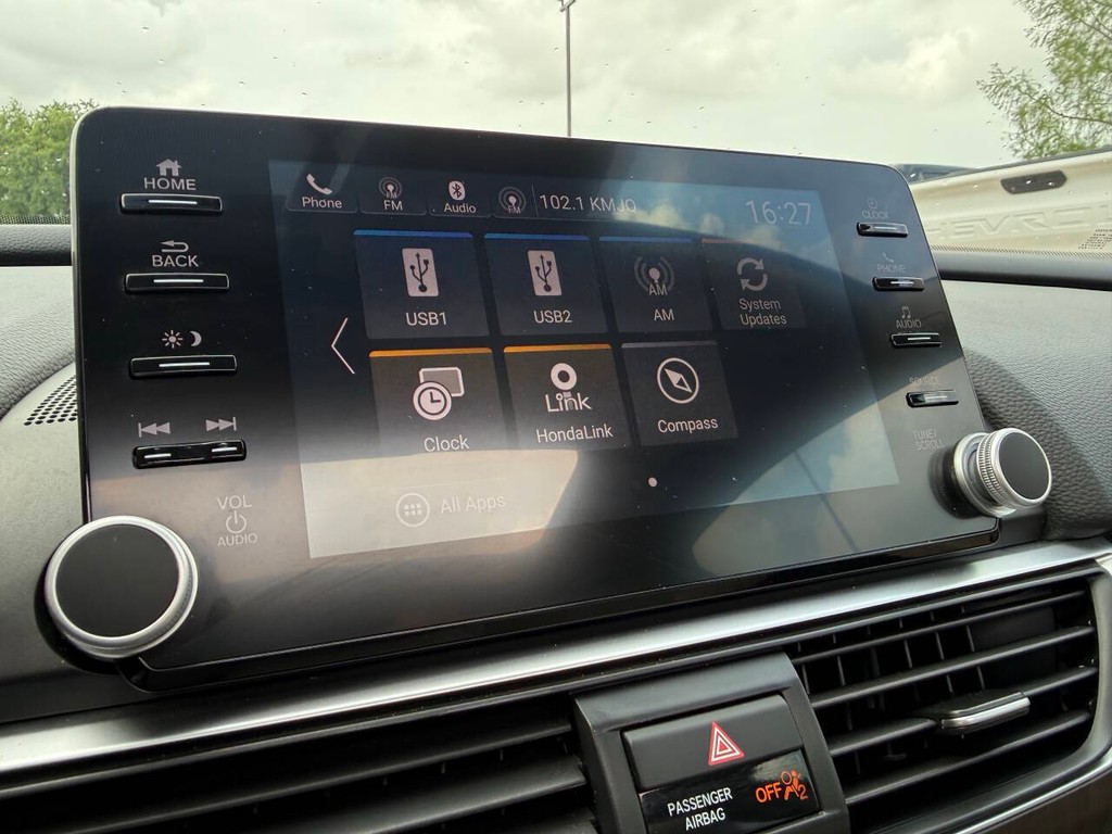 Honda Accord Sedan Vehicle Full-screen Gallery Image 26