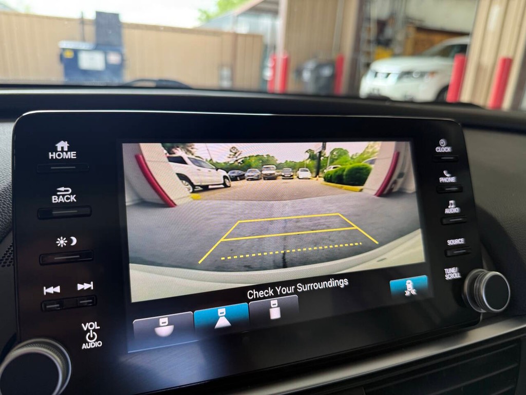 Honda Accord Sedan Vehicle Full-screen Gallery Image 27