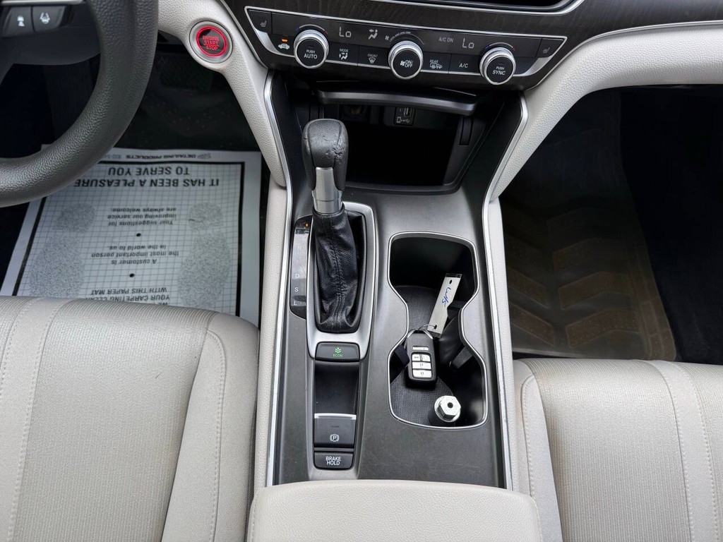 Honda Accord Sedan Vehicle Full-screen Gallery Image 29