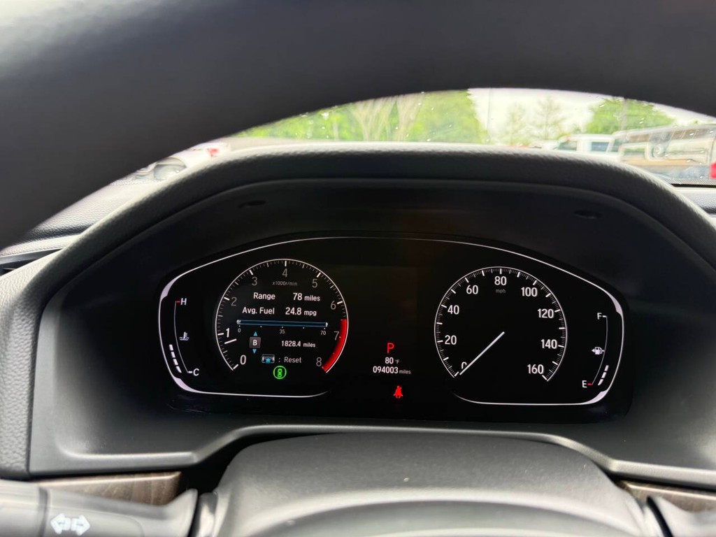 Honda Accord Sedan Vehicle Full-screen Gallery Image 32