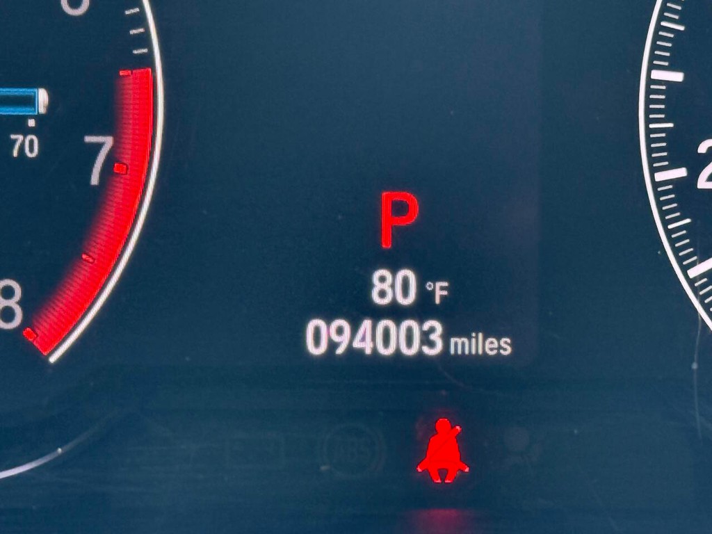 Honda Accord Sedan Vehicle Full-screen Gallery Image 33