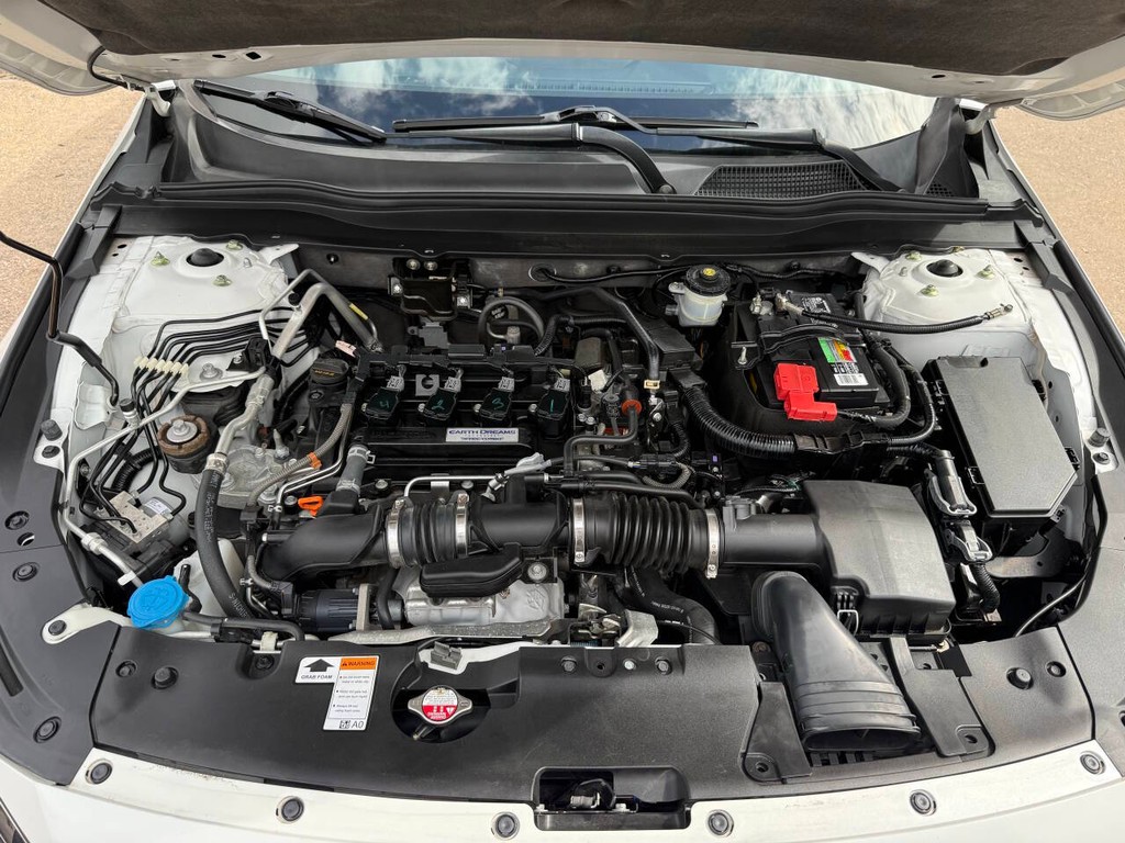 Honda Accord Sedan Vehicle Full-screen Gallery Image 34