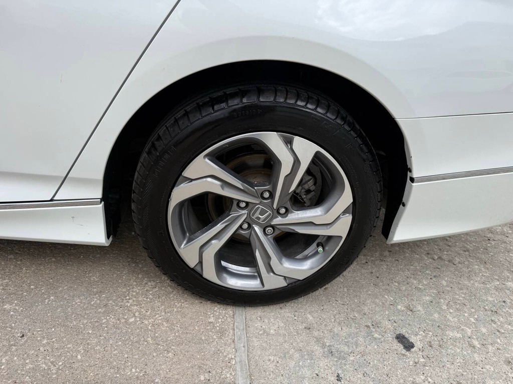 Honda Accord Sedan Vehicle Full-screen Gallery Image 36