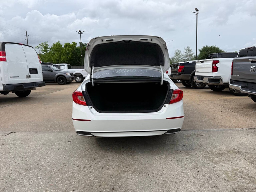 Honda Accord Sedan Vehicle Full-screen Gallery Image 37