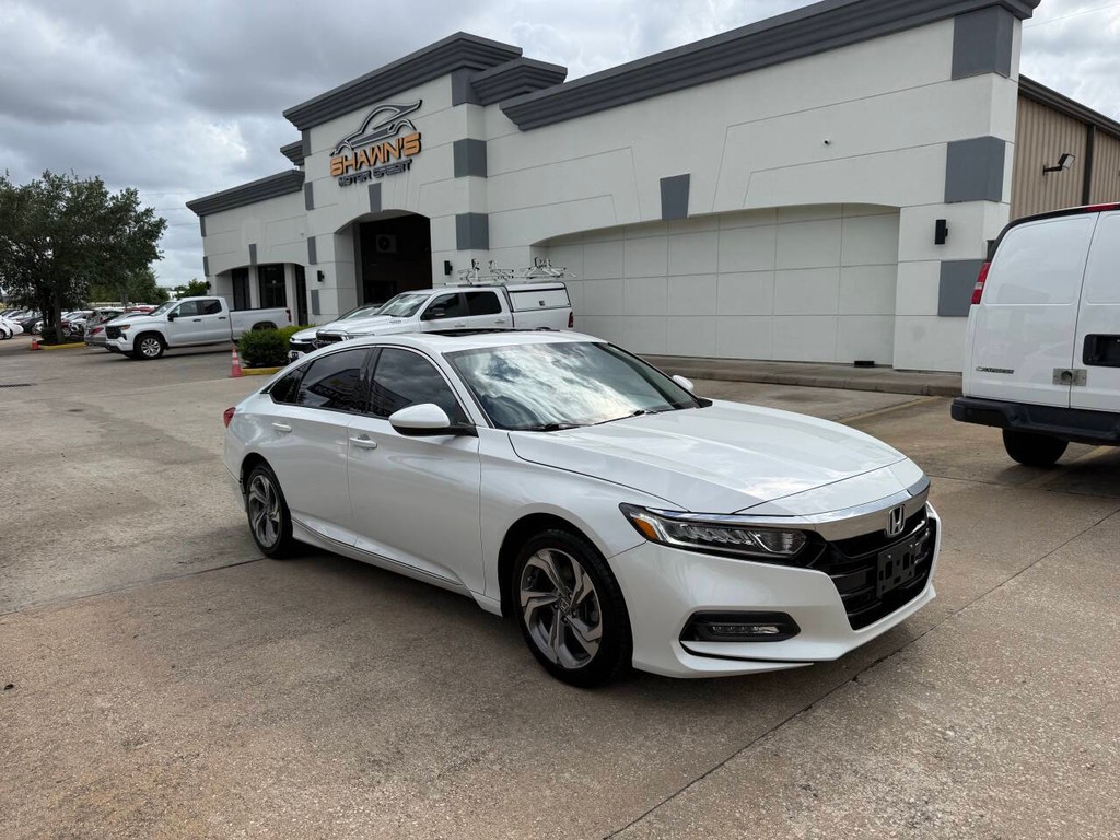 Honda Accord Sedan Vehicle Full-screen Gallery Image 41