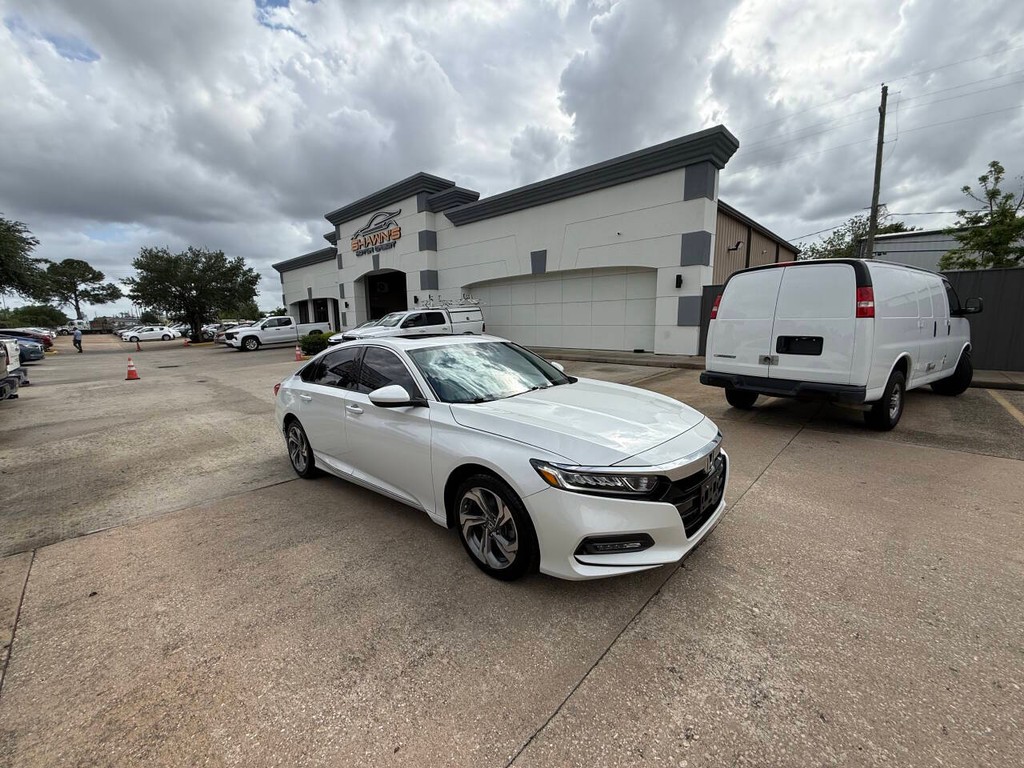 Honda Accord Sedan Vehicle Full-screen Gallery Image 43