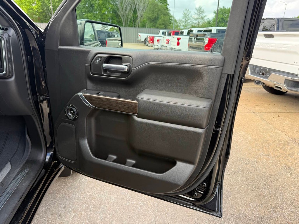 Chevrolet Silverado 1500 Vehicle Full-screen Gallery Image 11