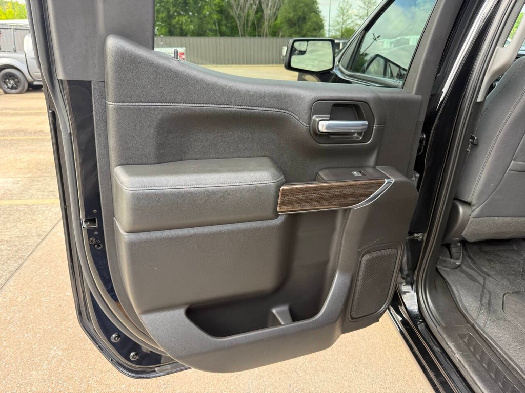 Chevrolet Silverado 1500 Vehicle Full-screen Gallery Image 14