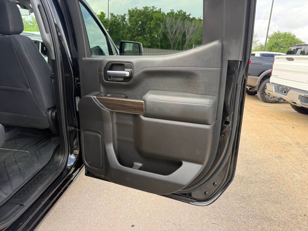 Chevrolet Silverado 1500 Vehicle Full-screen Gallery Image 16