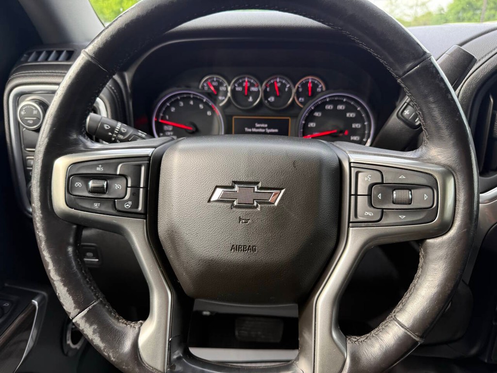 Chevrolet Silverado 1500 Vehicle Full-screen Gallery Image 23