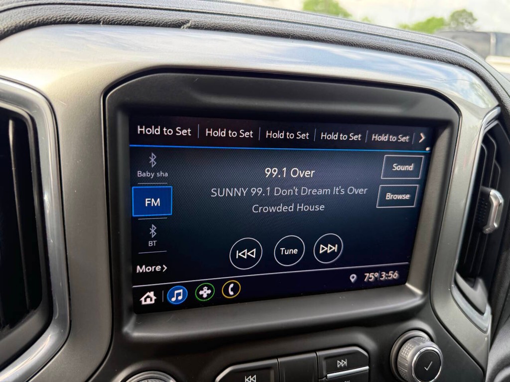 Chevrolet Silverado 1500 Vehicle Full-screen Gallery Image 25