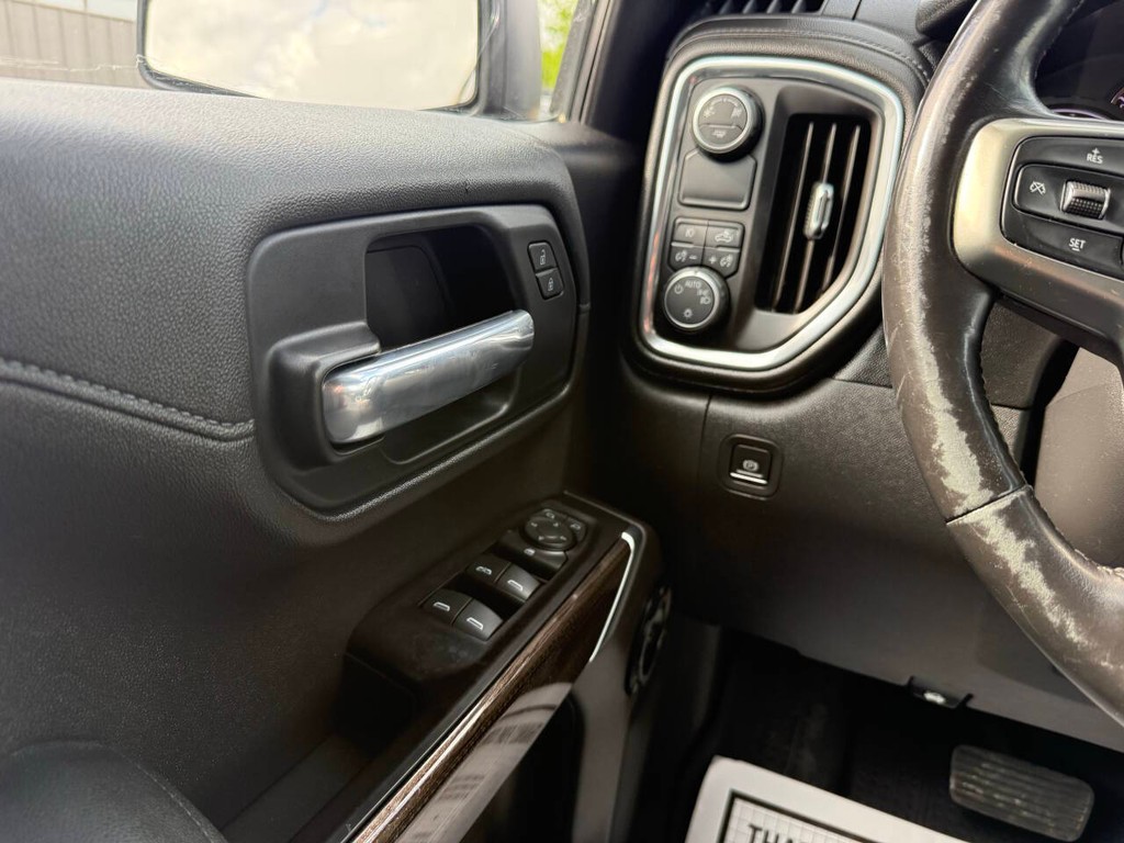 Chevrolet Silverado 1500 Vehicle Full-screen Gallery Image 30