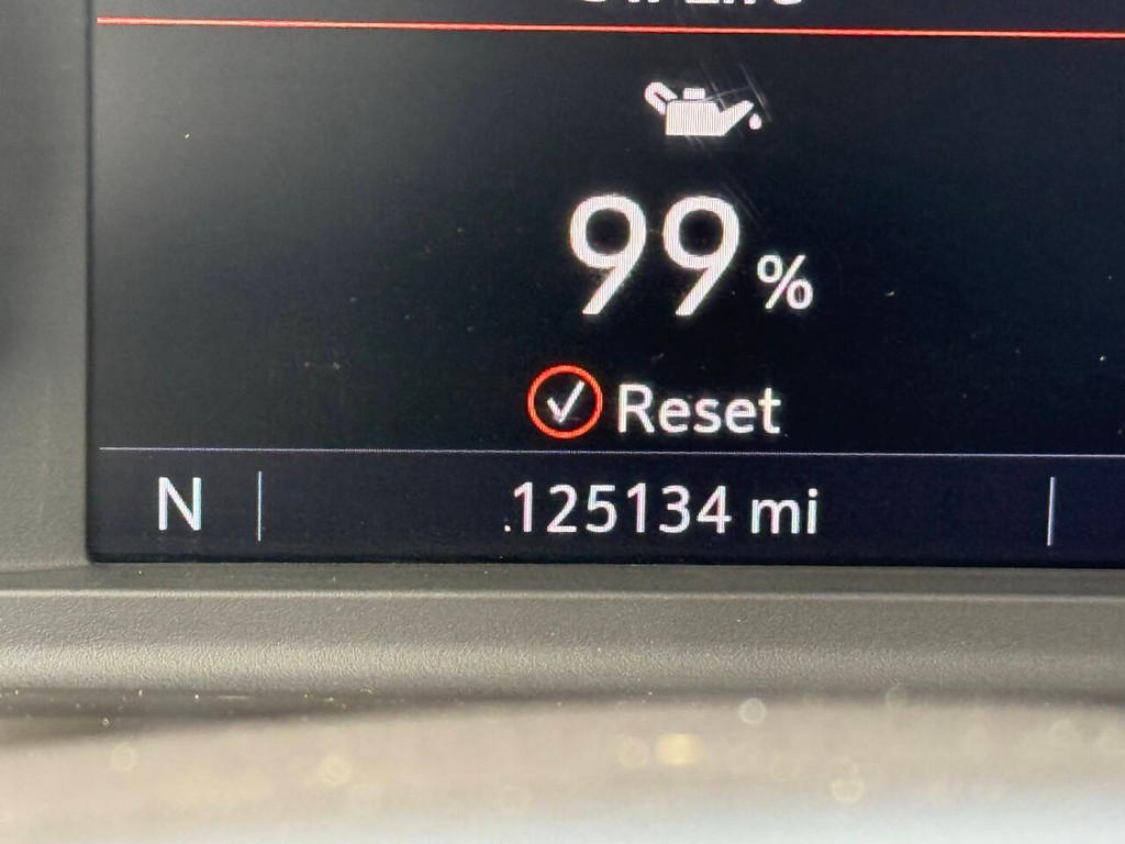 Chevrolet Silverado 1500 Vehicle Full-screen Gallery Image 32