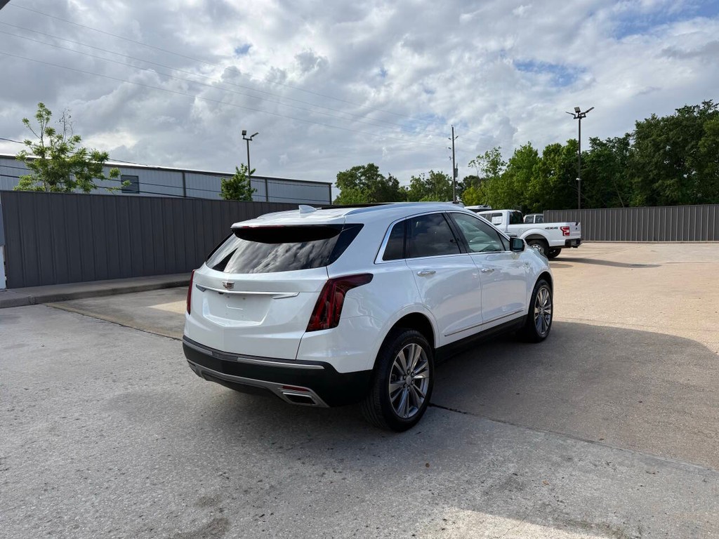 Cadillac XT5 Vehicle Full-screen Gallery Image 05
