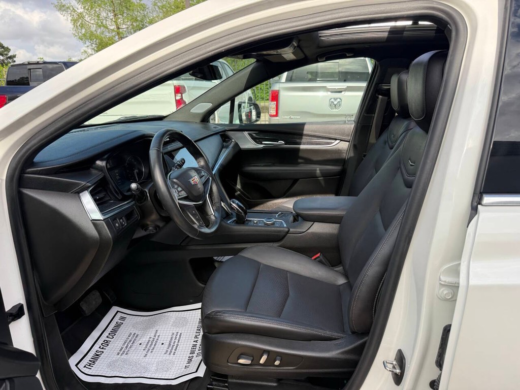 Cadillac XT5 Vehicle Full-screen Gallery Image 07