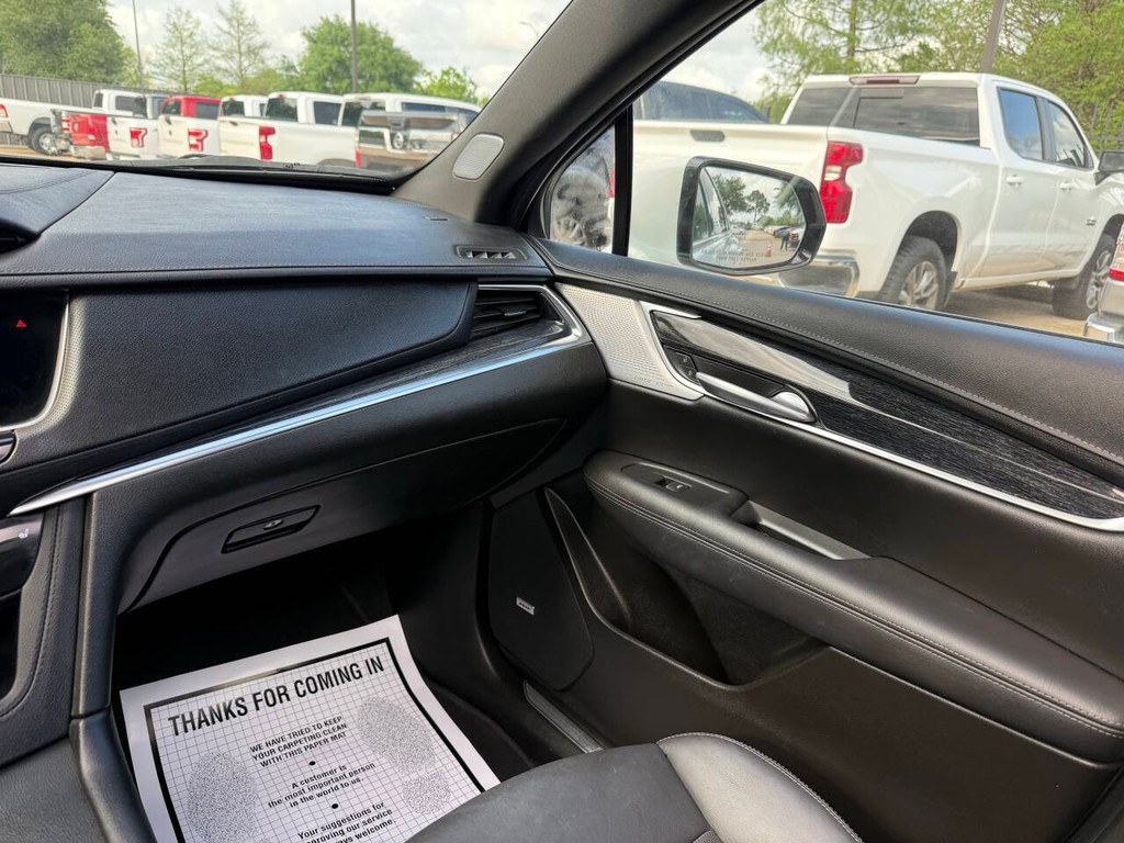 Cadillac XT5 Vehicle Full-screen Gallery Image 20