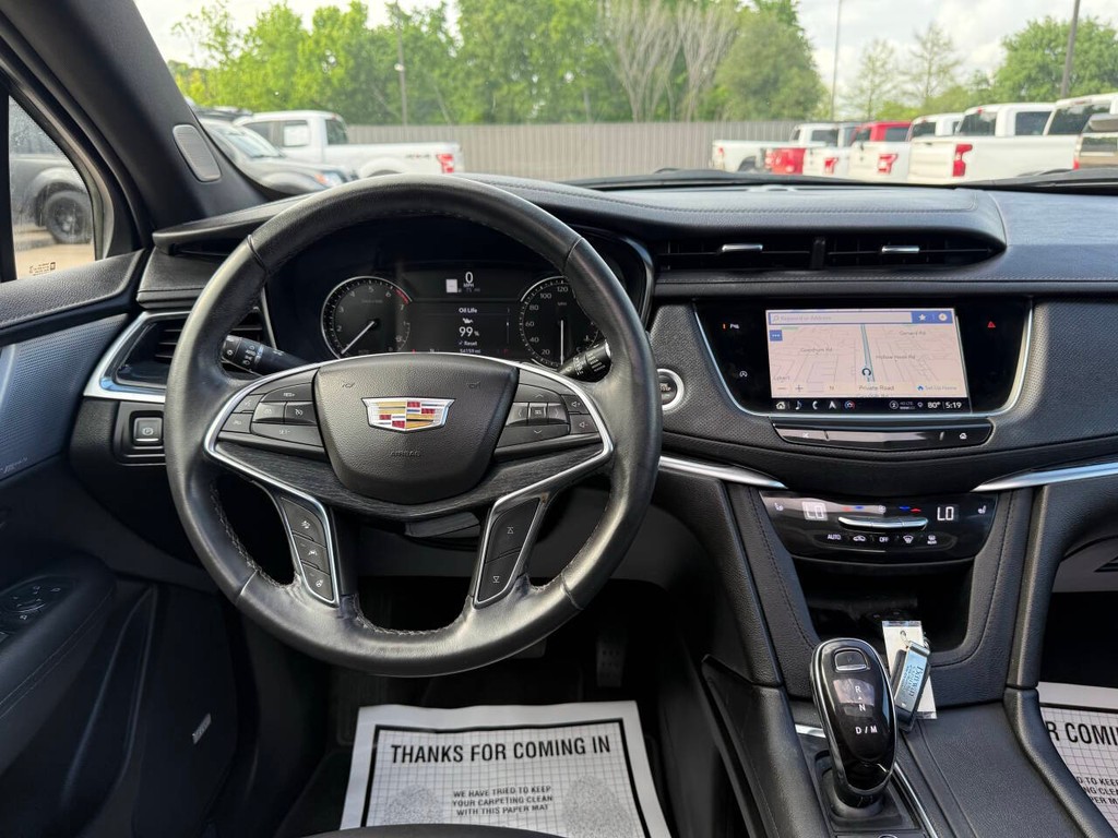 Cadillac XT5 Vehicle Full-screen Gallery Image 21