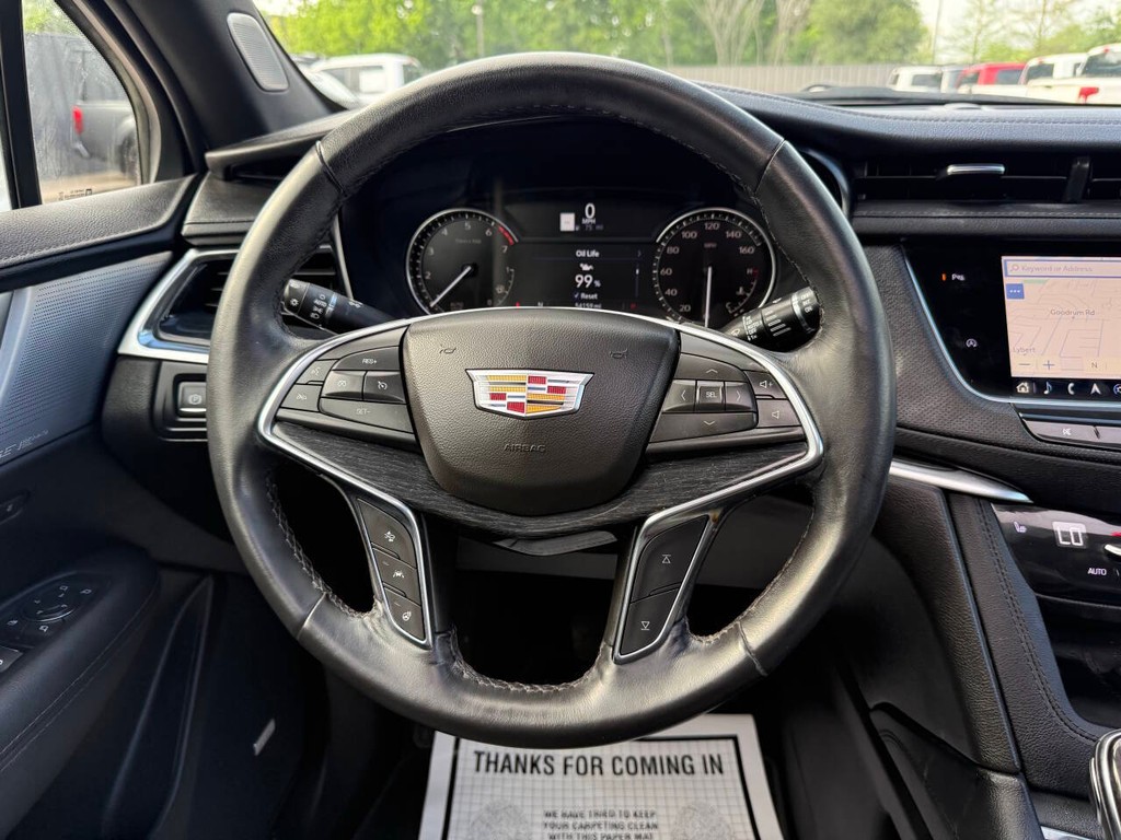 Cadillac XT5 Vehicle Full-screen Gallery Image 22