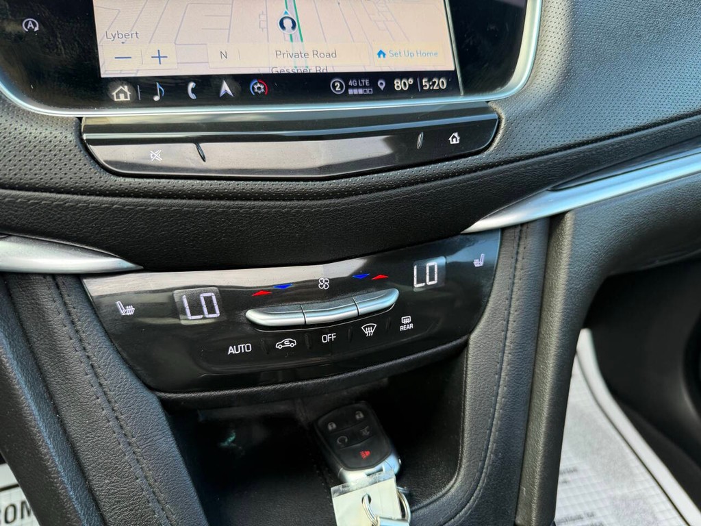 Cadillac XT5 Vehicle Full-screen Gallery Image 28