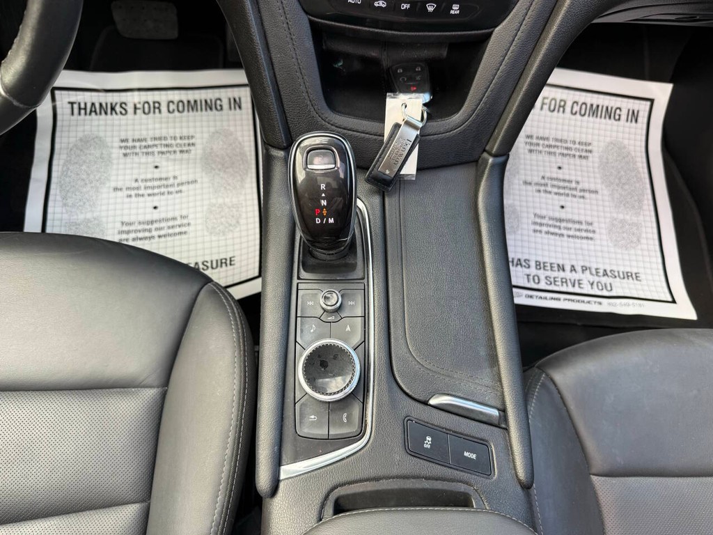 Cadillac XT5 Vehicle Full-screen Gallery Image 29