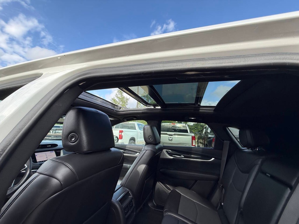 Cadillac XT5 Vehicle Full-screen Gallery Image 32