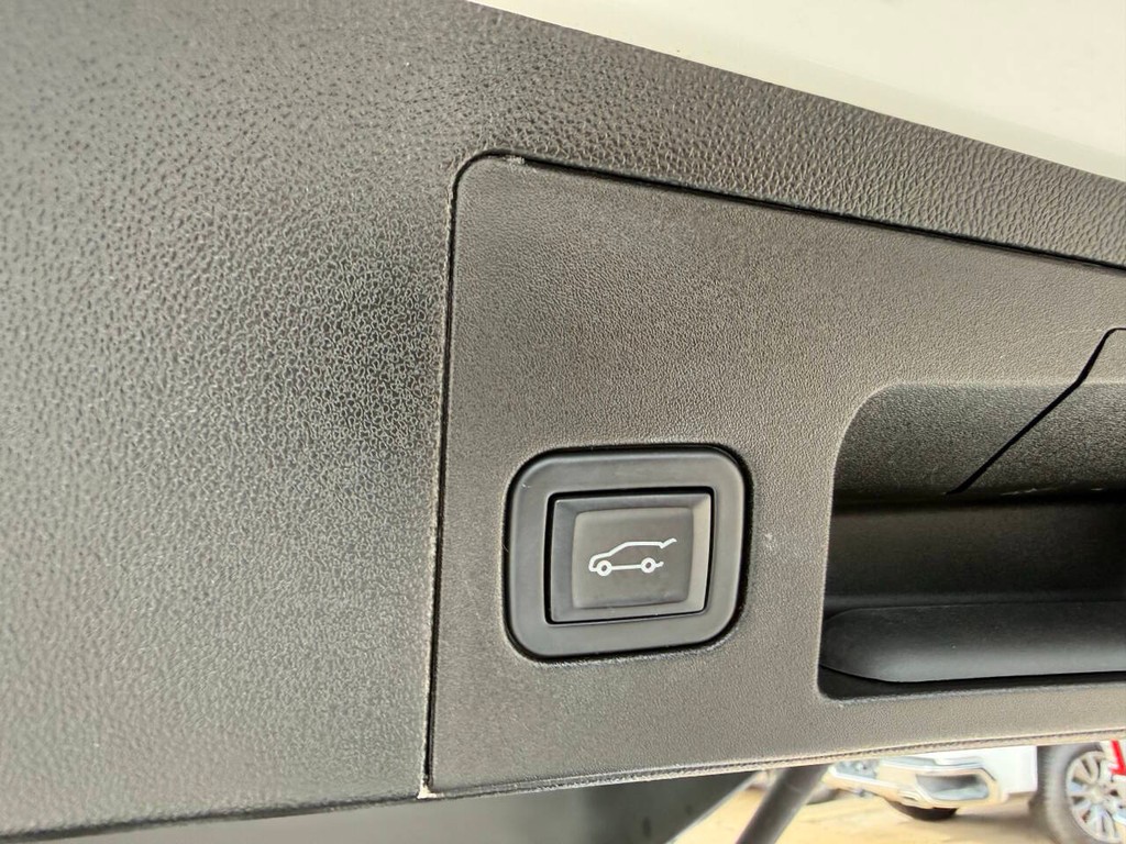 Cadillac XT5 Vehicle Full-screen Gallery Image 39